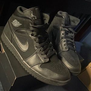 Air Jordan triple black 2018